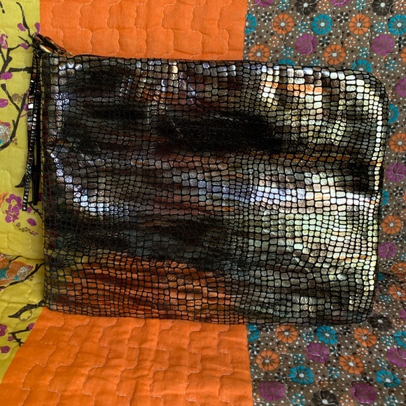 Hobo Metallic Faux Snakeskin Crossbody Bag - Picture 2 of 9